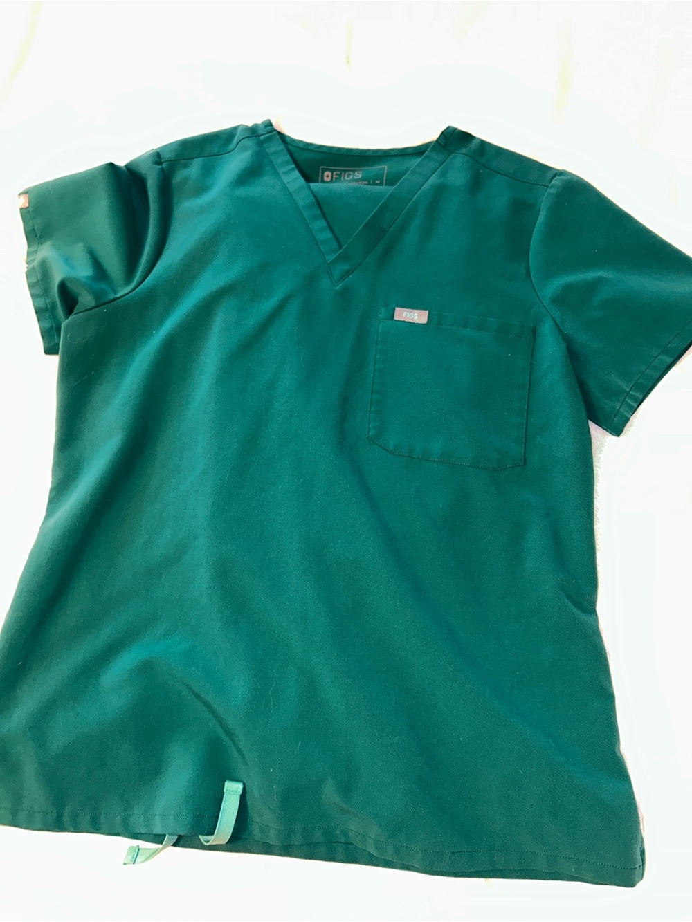 FIGS Women’s Emerald Green V-Neck Scrub Set